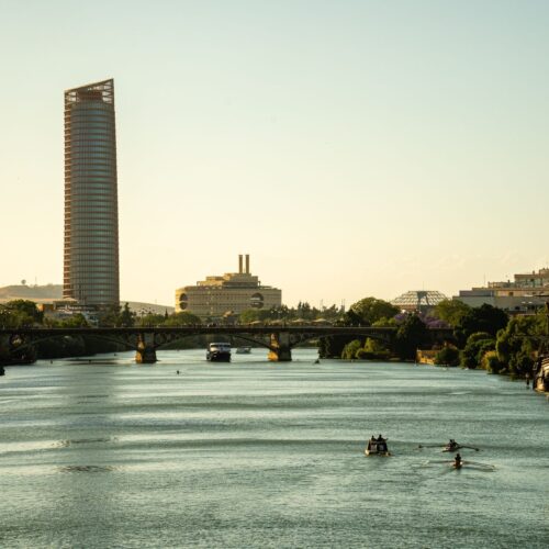 ¿Cómo preparar tu visita a Sevilla en verano? Consejos para disfrutar la ciudad con calor